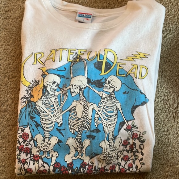 Graphic Band Tee’s - Picture 2 of 5